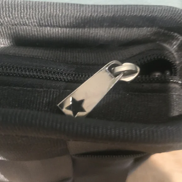 Harveys Y2k Black Seatbelt Should Bag - Picture 2 of 3